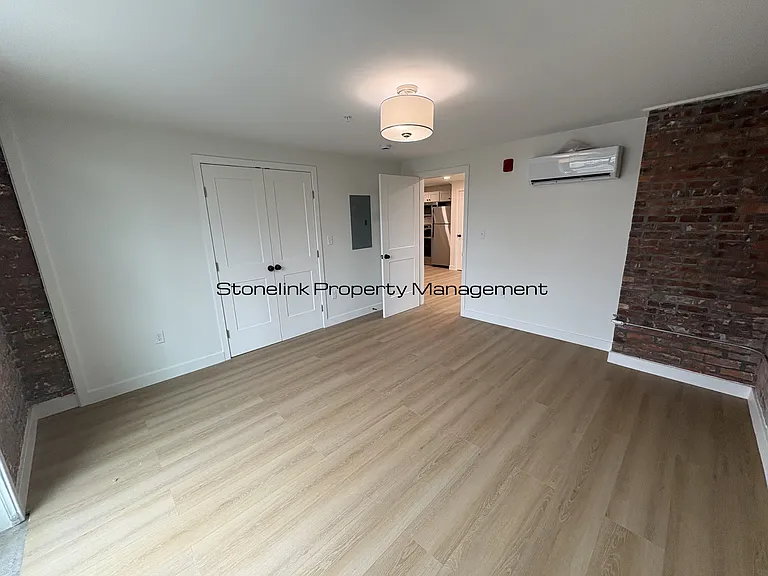 265 Manton Ave — Photo 39