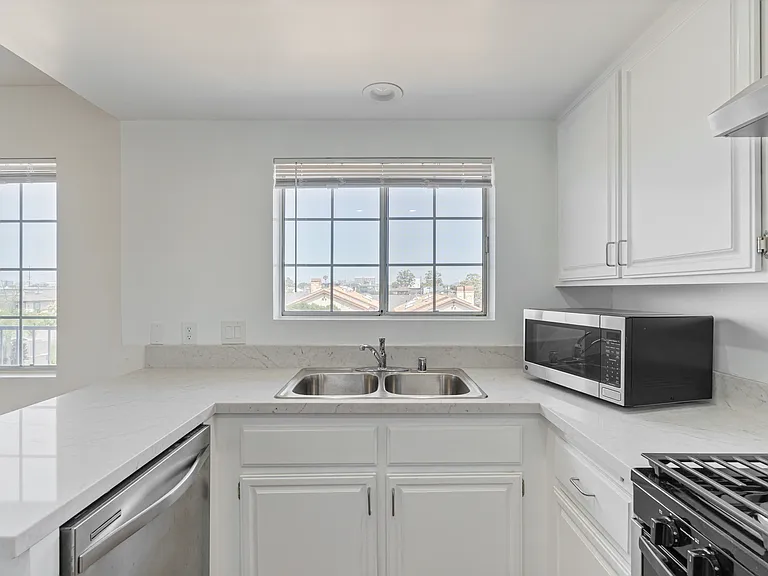 519 E Walnut Ave #4 — Photo 7