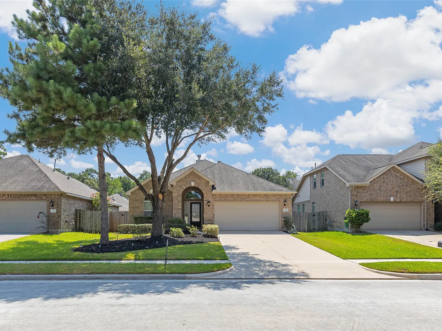 4 bed, 2018 sqft, $2,300 — Photo 2