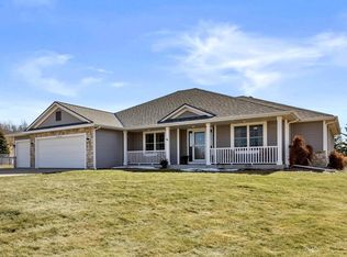 W381N8160 Rolling River Cir, Oconomowoc, WI 53066