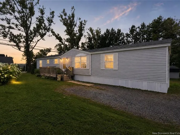 99 Hedgeview Dr, Fredericton, NB E3B 6R8