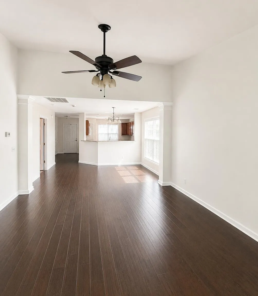 2 bed, 2.0 bath, 1120 sqft, $1,900 — Photo 2