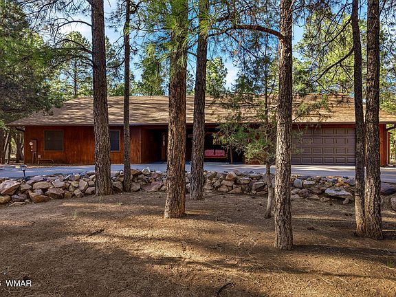 3rd image of 2202 Forest Park Dr
