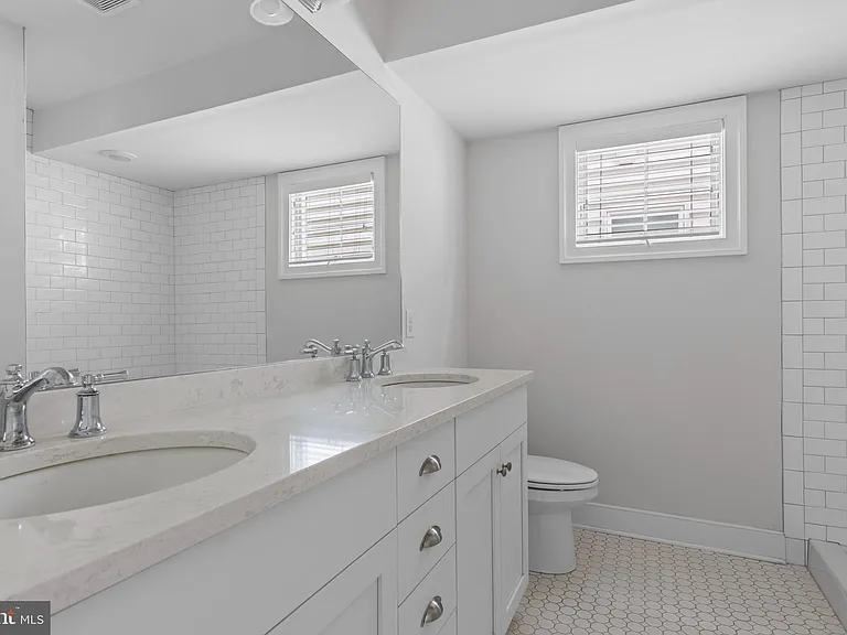 619 W Mulberry St — Photo 19