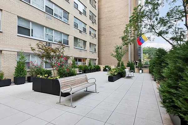 Rented by Compass | media 14