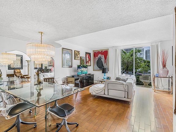 3rd image of 1701 NE 115th St APT 20-A