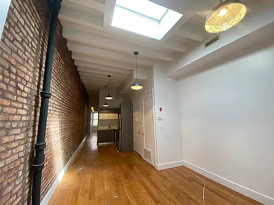 Rented by Premier Metro Realty Corp | media 40