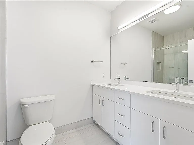 290 Griffith St #2 — Photo 27