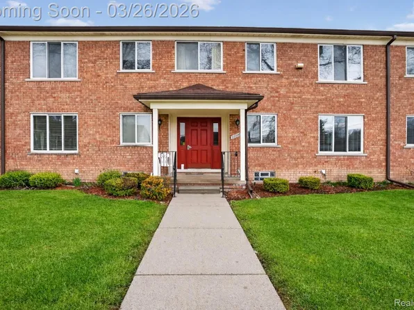 22850 E Nine Mile Rd, Saint Clair Shores, MI 48080