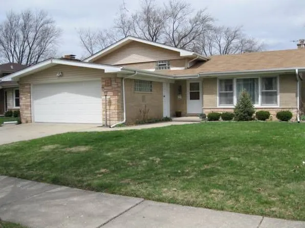 217 Finsbury Ln #708, La Grange Park, IL 60526