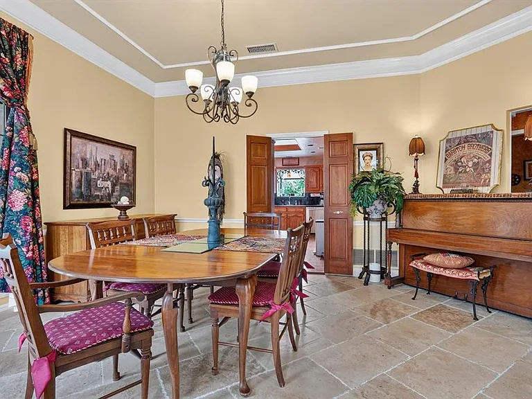 2335 Highlands Creek Rd — Photo 8