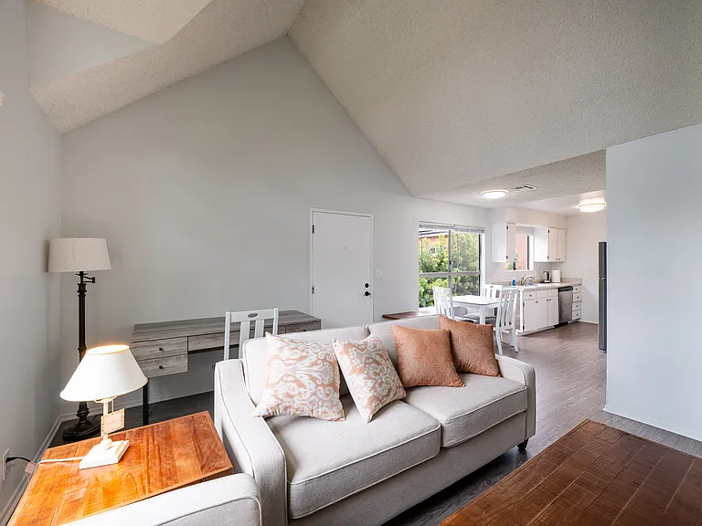 1103 W Angeleno Ave #D — Photo 9