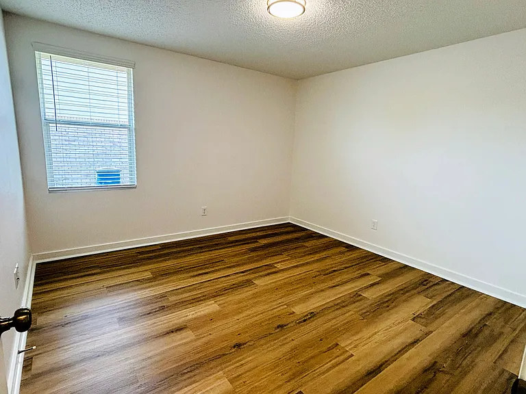 1007 Chilton Dr — Photo 21