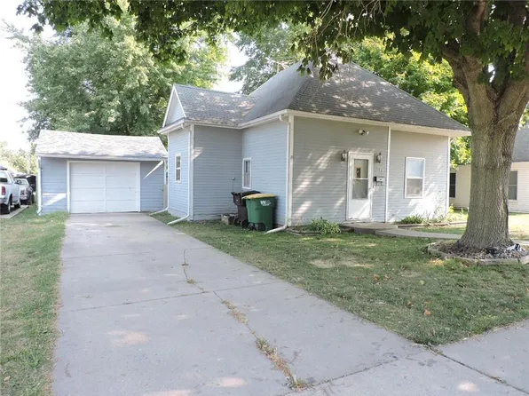 719 E Buchanan St, Winterset, IA 50273