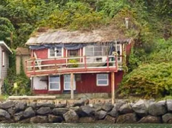 9718 SW Bunker Trail, Vashon, WA 98070