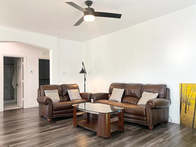 Game room (2nd floor)