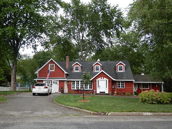 2nd image of 1075 Ringwood Ave