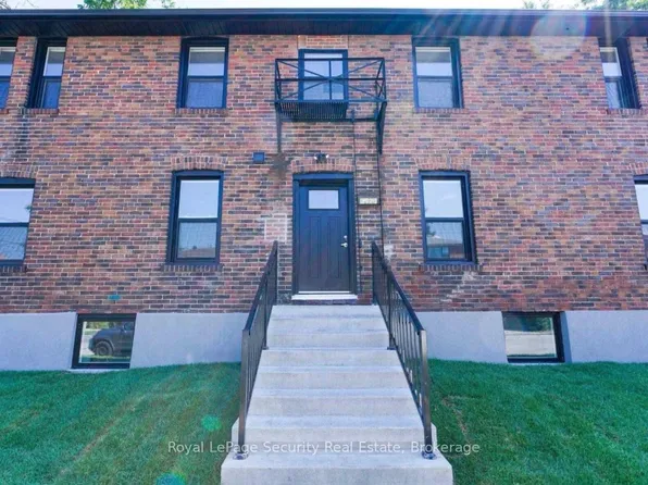 92 12th St #5, Toronto, ON M8V 3H1