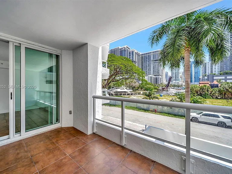 401 SW 4th Ave #203 — Photo 35
