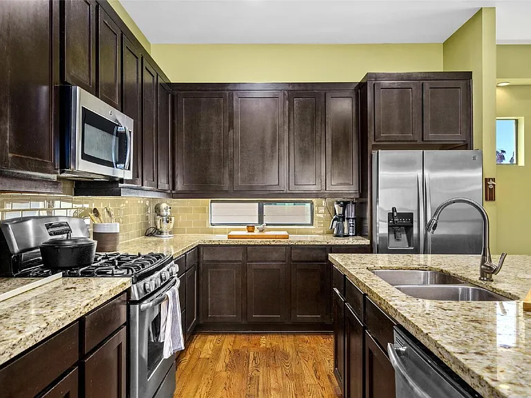 1720 Live Oak St — Photo 9