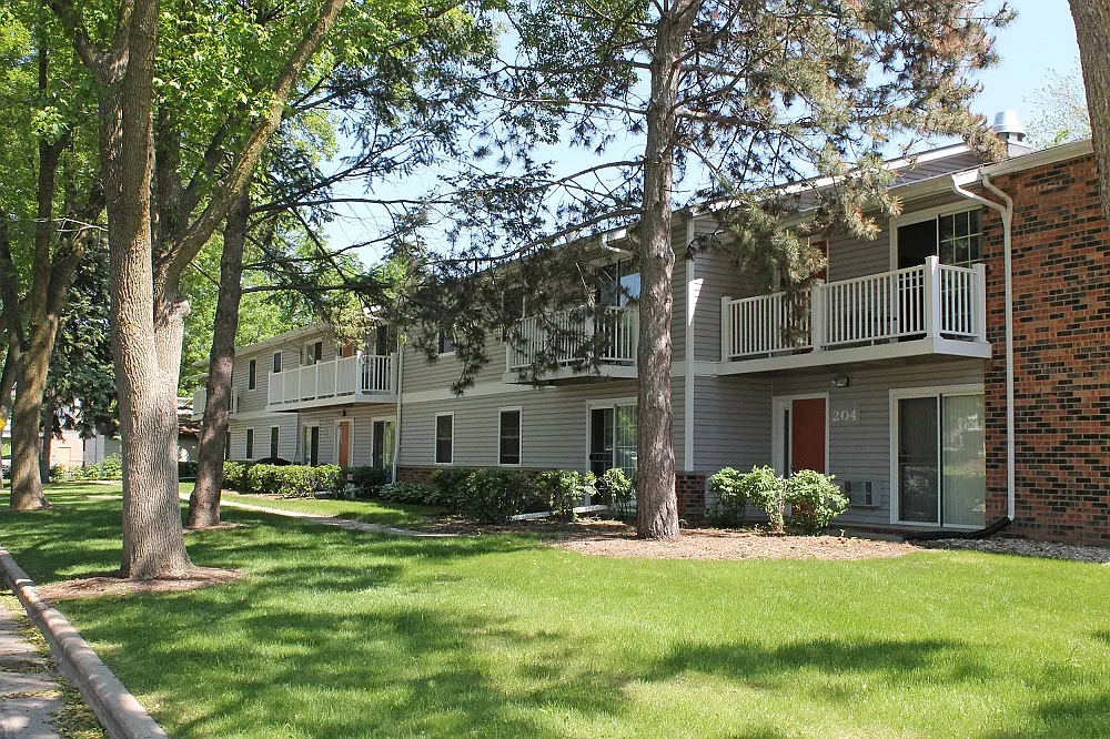 Monona Village Apartments — Photo 2