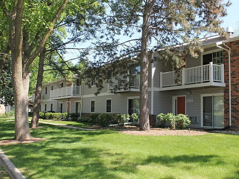 Monona Village Apartments — Photo 2