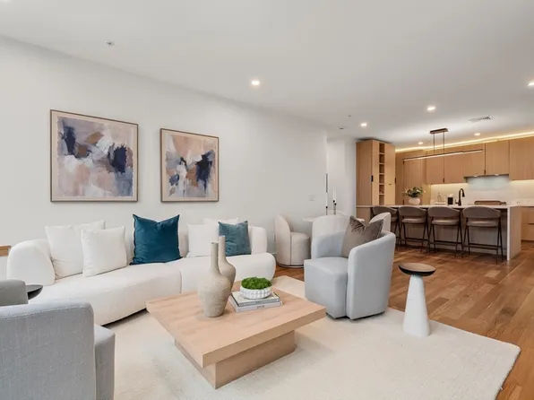 58 Kent St #U301, Brookline, MA 02445