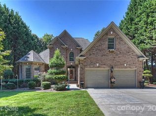 101 Classic Ct, Mount Holly, NC 28120