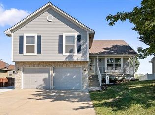 711 Shorthorn Dr, Grain Valley, MO 64029
