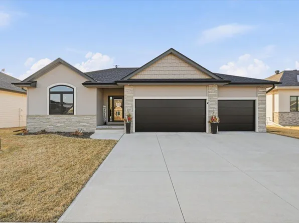 210 Augusta Dr, Treynor, IA 51575