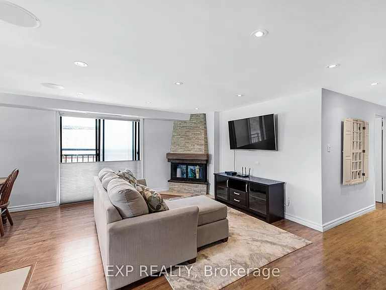15390 Yonge St #104 — Photo 2