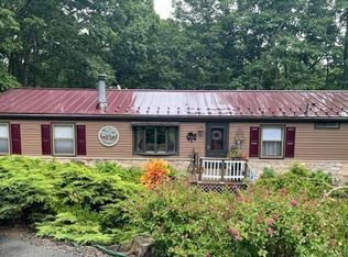 231 Traverse Rd, Dingmans Ferry, PA 18328