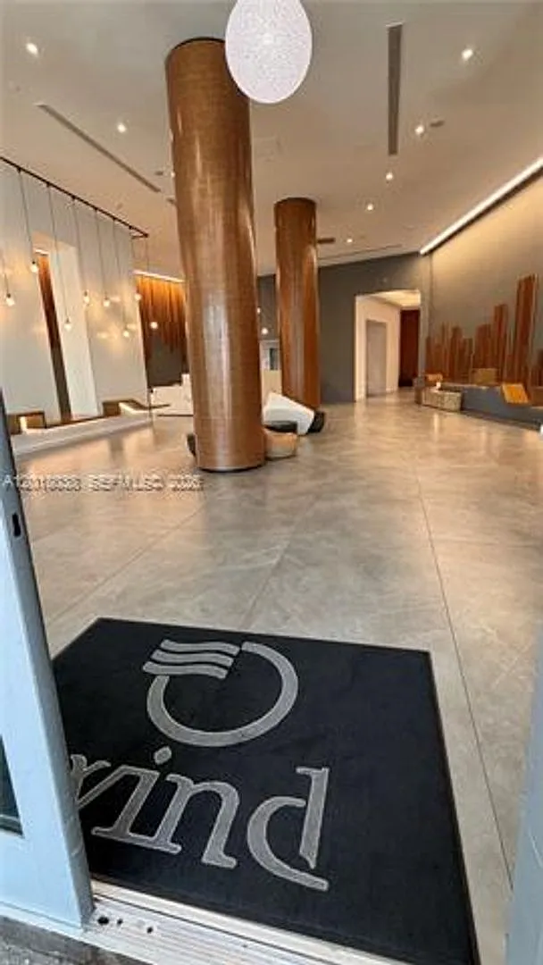 Building Photo - 350 S Miami Ave #3814