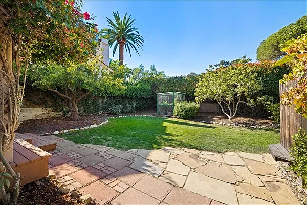 810 Gravilla Dr #B — Photo 14