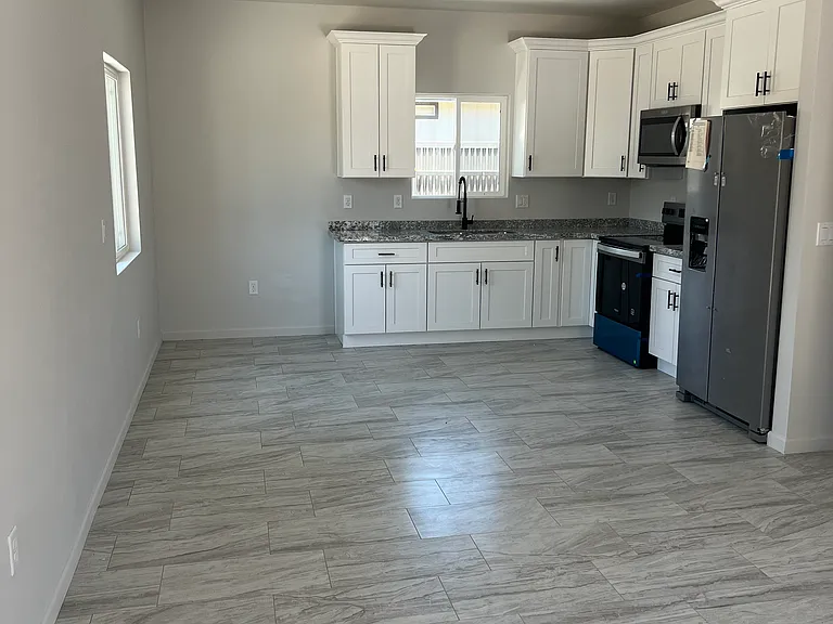 1530 N Columbus Blvd #1-2 — Photo 6