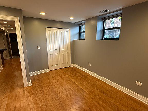 3rd image of 1702 W Summerdale Ave #G