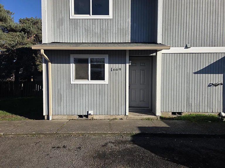1669 Salishan St SE #1 — Photo 1