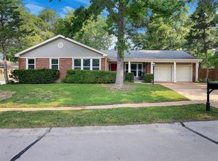707 Shallowford Dr, Ballwin, MO 63021