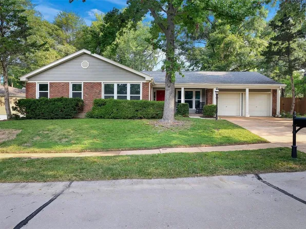 707 Shallowford Dr, Ballwin, MO 63021