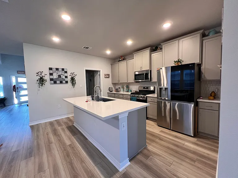 1610 Purple Martin Dr — Photo 33