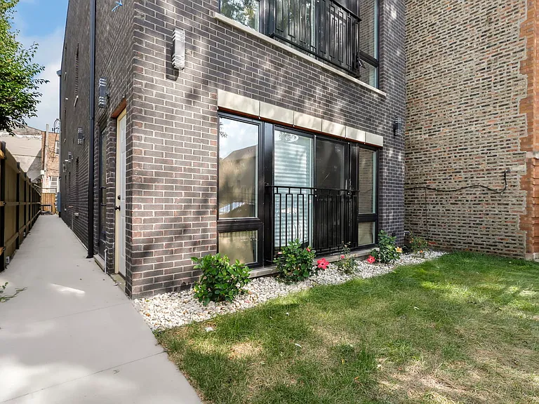 S Langley Ave — Photo 2