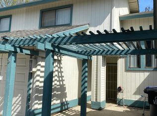 1125 S Pinkham St, Visalia, CA 93292