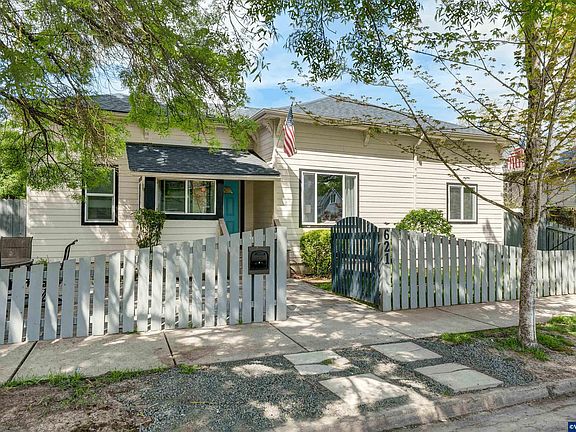 3rd image of 621 4th Ave SE