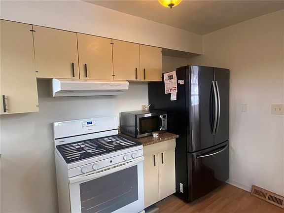 5th image of 4702 Mill Stream Ct