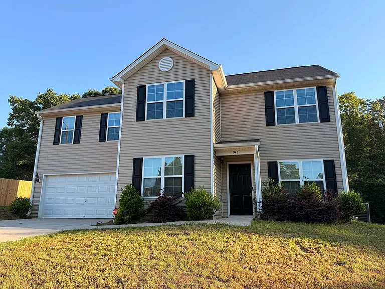 948 Brentwood Park Ln — Photo 2