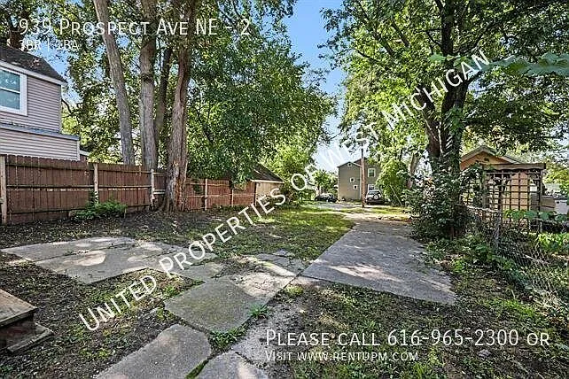 Available Now | 3 Bedroom, 1 Bath Upper Level Apartment near Belknap Park | Gas and Water Include... — Photo 4