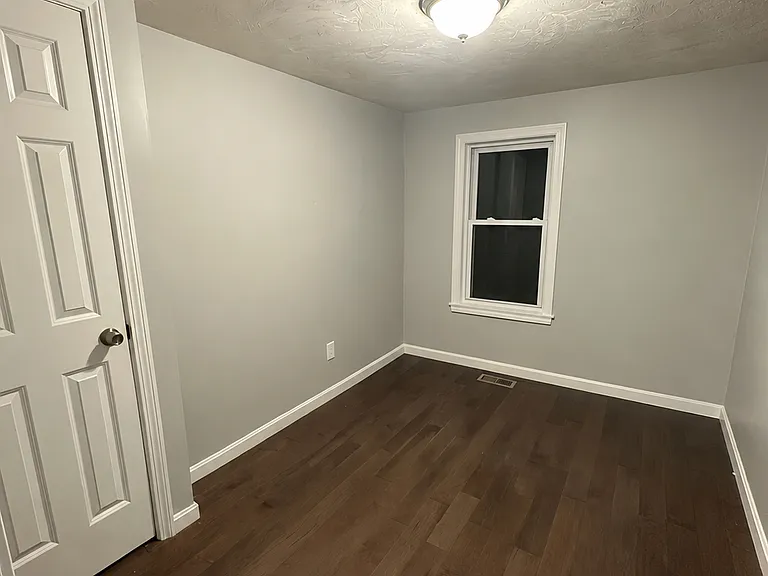 94 Lake St — Photo 8