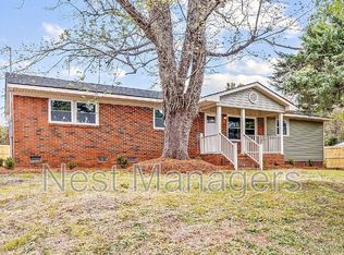 1604 Crescent Dr, Spring Lake, NC 28390