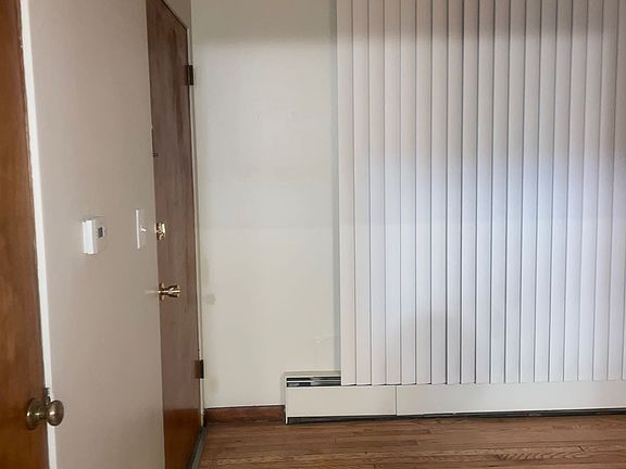 3rd image of 1049 Flossmoor Ave #1N
