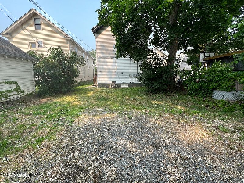 2nd image of 114 Sixth Avenue